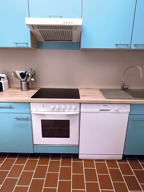 ميكروويف، فرن، موقد طهي مسطح، غسالة أطباق