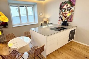 Private kitchen - Stylish city apartment in the heart of the Au - everything within walking distance (München)