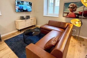 Living area - Stylish city apartment in the heart of the Au - everything within walking distance (München)