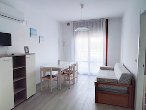 Living room - Flat With Balcony on the Seafront (Jesolo)