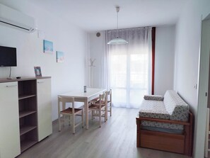 Apartamento, 1 quarto, sacada, vista para a cidade | Sala de estar