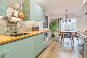 Fridge, microwave, stovetop, dishwasher - Chic Dtwn Indy Home, Close to Massachusetts Ave (Indianapolis)