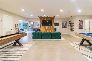 Games room - The Glam Homes (North Miami)