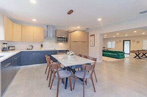 Dining room - The Glam Homes (North Miami)