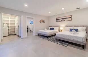 Comfort Room | Free WiFi, bed sheets