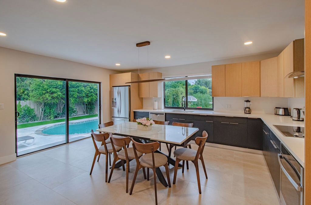 Comfort Room | Private kitchen