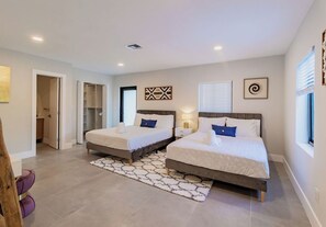 Comfort Room | Free WiFi - The Glam Homes (North Miami)