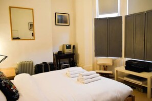 Internet, bed sheets - Bright 1BDR Property Near Central Brighton (Brighton and Hove)