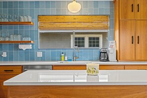 Microwave, oven, stovetop, dishwasher - Charming 3-bedroom house in Fredericksburg with Hot Tub; Near Main (Fredericksburg)
