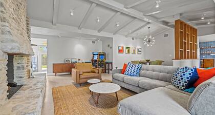 Charming 3-bedroom house in Fredericksburg with Hot Tub; Near Main