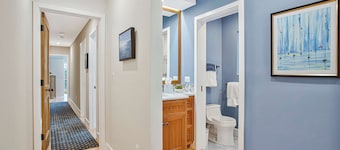 Luxe Row Home Steps to USNA Gate 3!