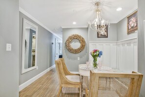 Dining - Two Historic Rowhomes in Downtown Annapolis (Annapolis)