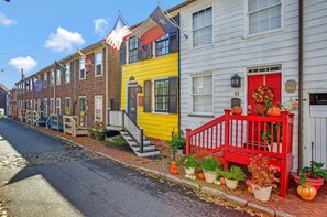 Exterior - Two Historic Rowhomes in Downtown Annapolis (Annapolis)