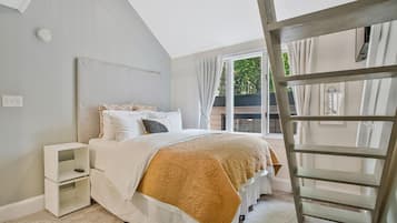 Iron/ironing board, travel crib, WiFi, bed sheets