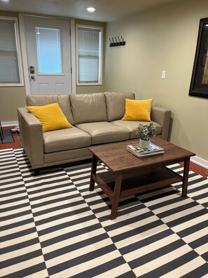 Smart TV - Quaint 1-bedroom house in Ballard neighborhood of Seattle for a perfect getaway (Seattle)