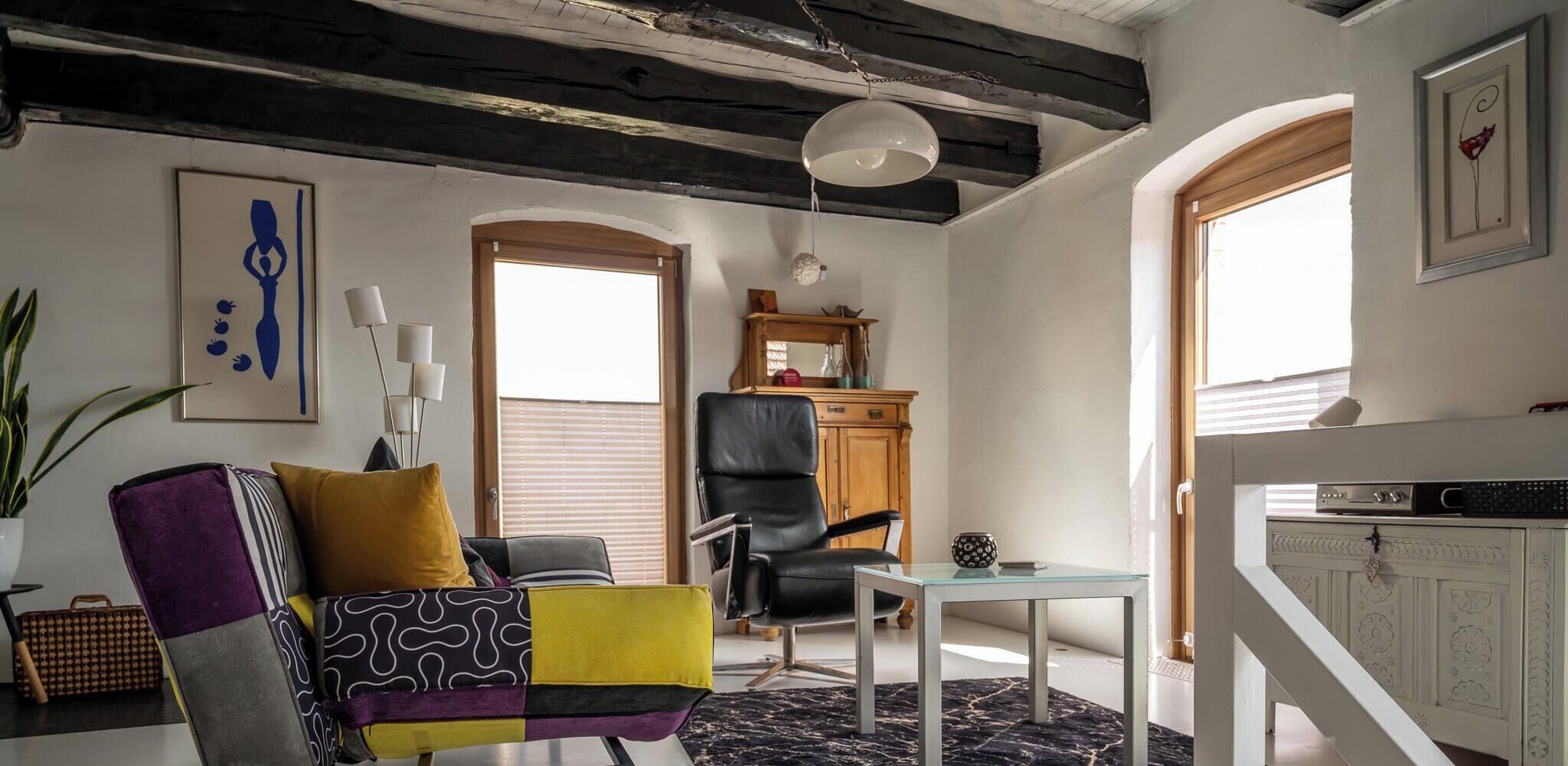 Smart TV, books, stereo