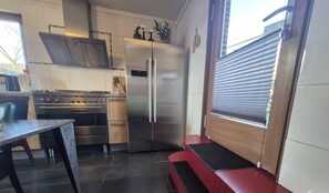 Fridge, microwave, oven, stovetop - Weitblick-Bed Bentheim | Unique holiday apartment – comfortable – pet-friendly (Bad Bentheim)