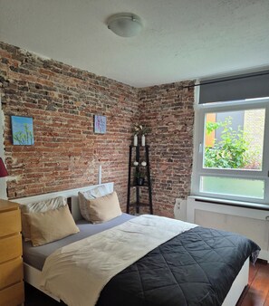 2 slaapkamers, een bureau, reisbedje, gratis wifi