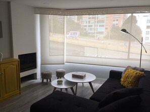 Smart TV, stereo - Cozy & Well-located 2BR in Usaquen | Near Top Malls, Restaurants & Hospitals (Bogotá)