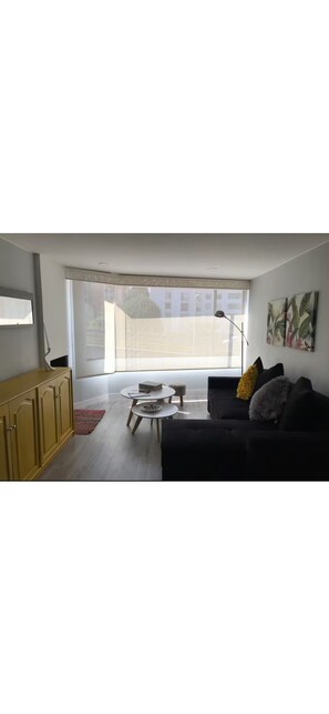 Smart TV, stereo - Cozy & Well-located 2BR in Usaquen | Near Top Malls, Restaurants & Hospitals (Bogotá)