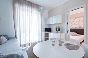 Living room - Modern Studio With Pool Access (Jesolo)