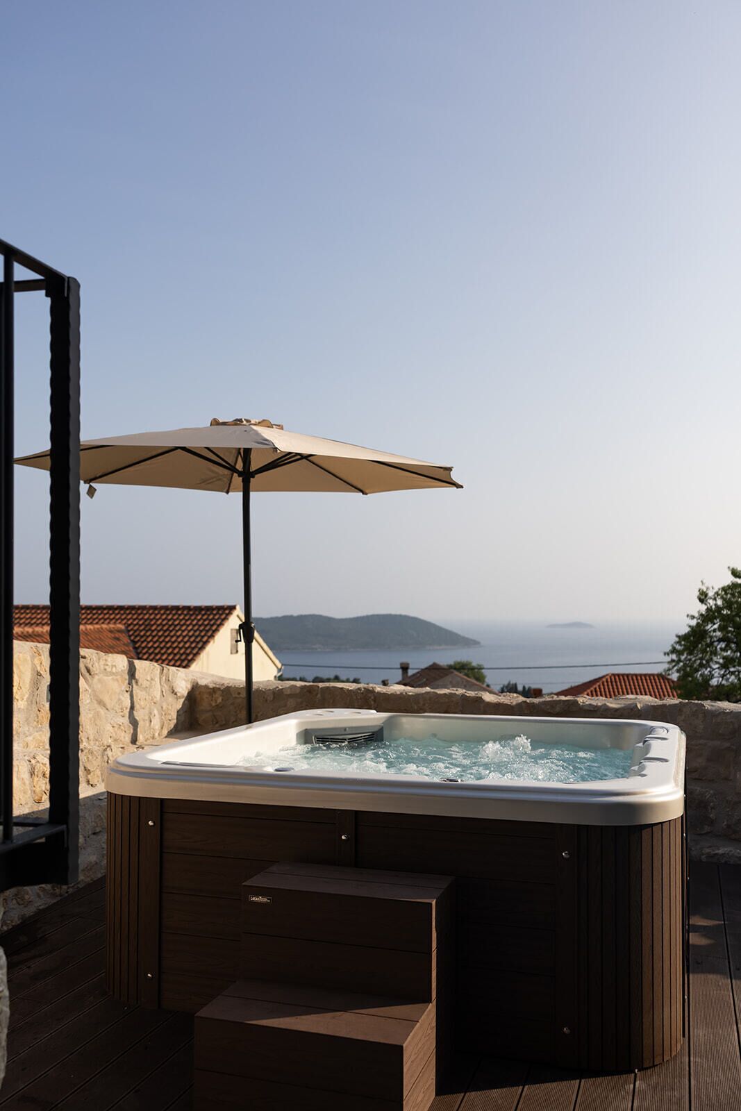 Outdoor spa tub