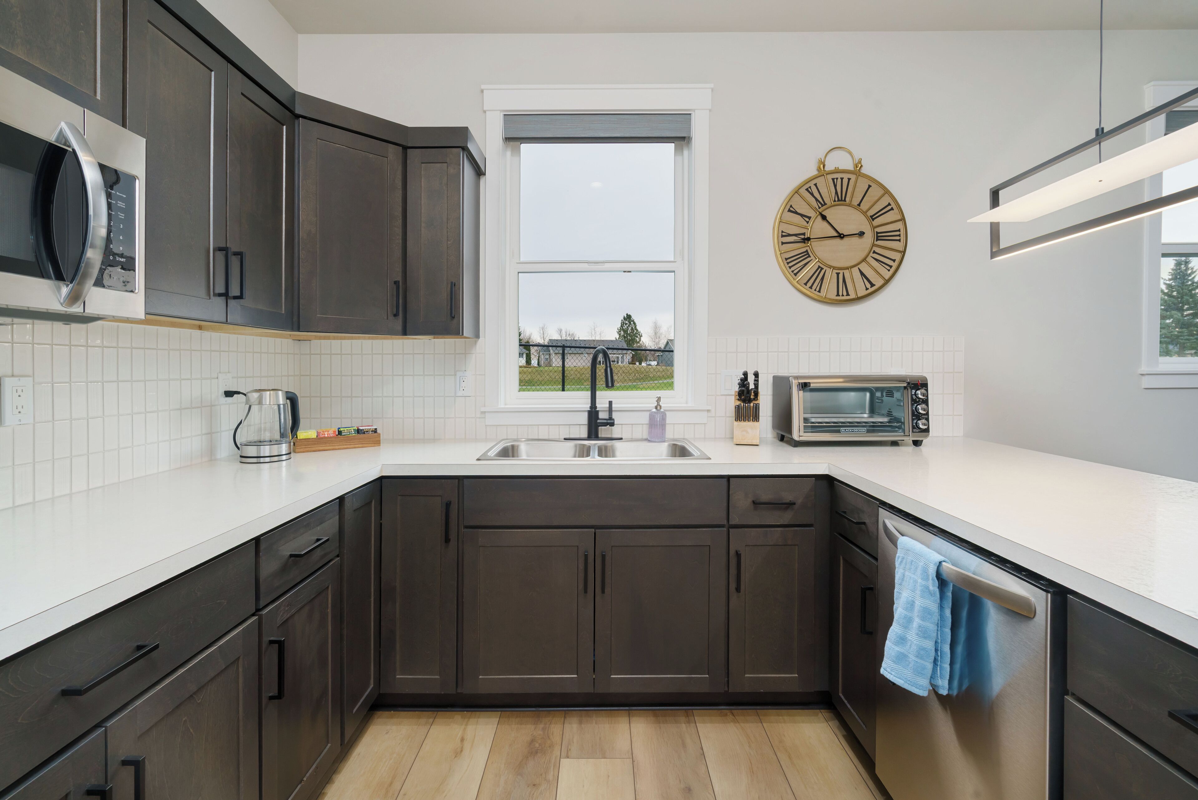 Fridge, microwave, dishwasher, coffee/tea maker