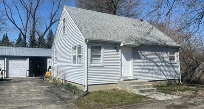 Terrific 3-bedroom family-friendly house close to everything in charming McHenry