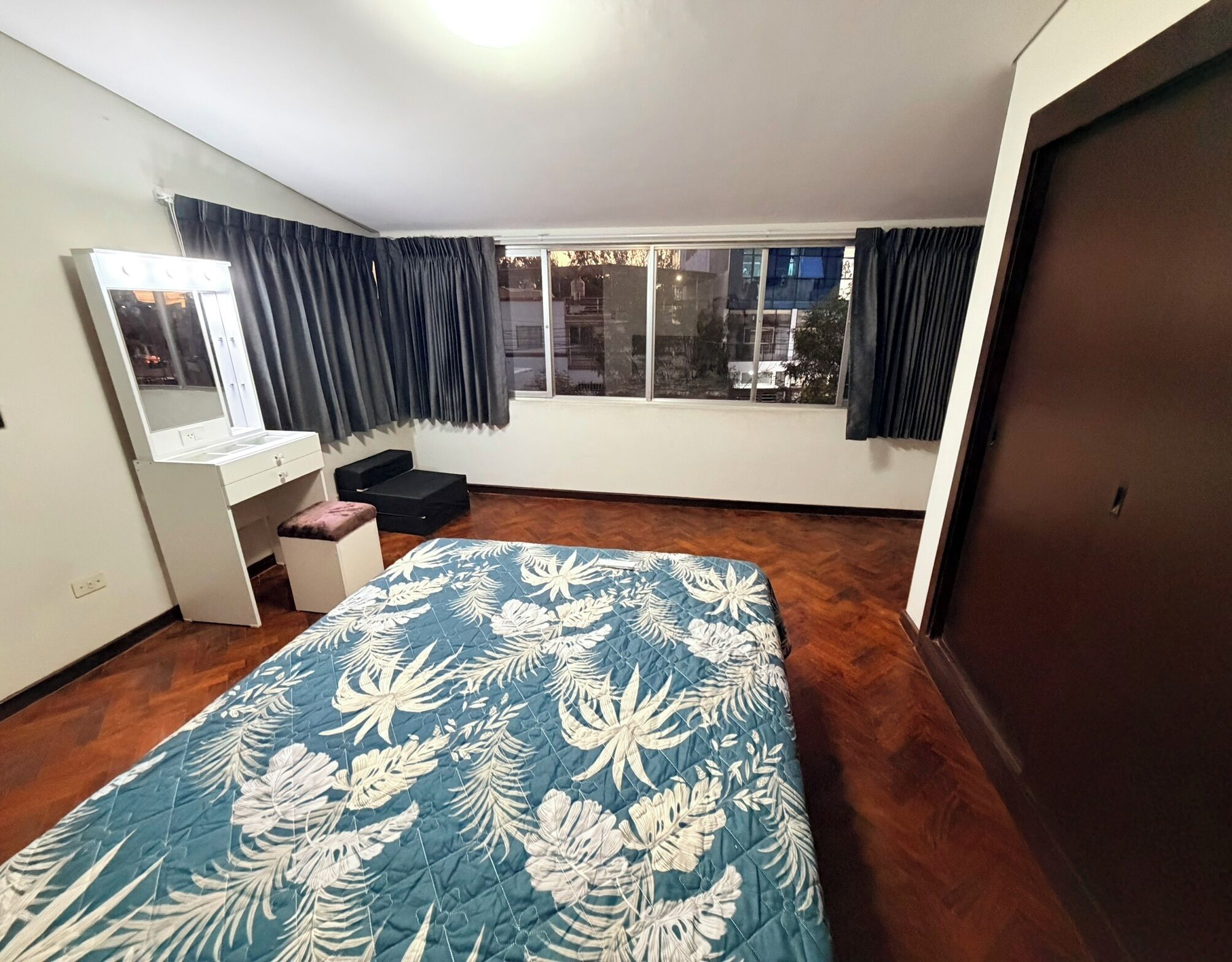 4 habitaciones, escritorio, tabla de planchar con plancha y wifi gratis 