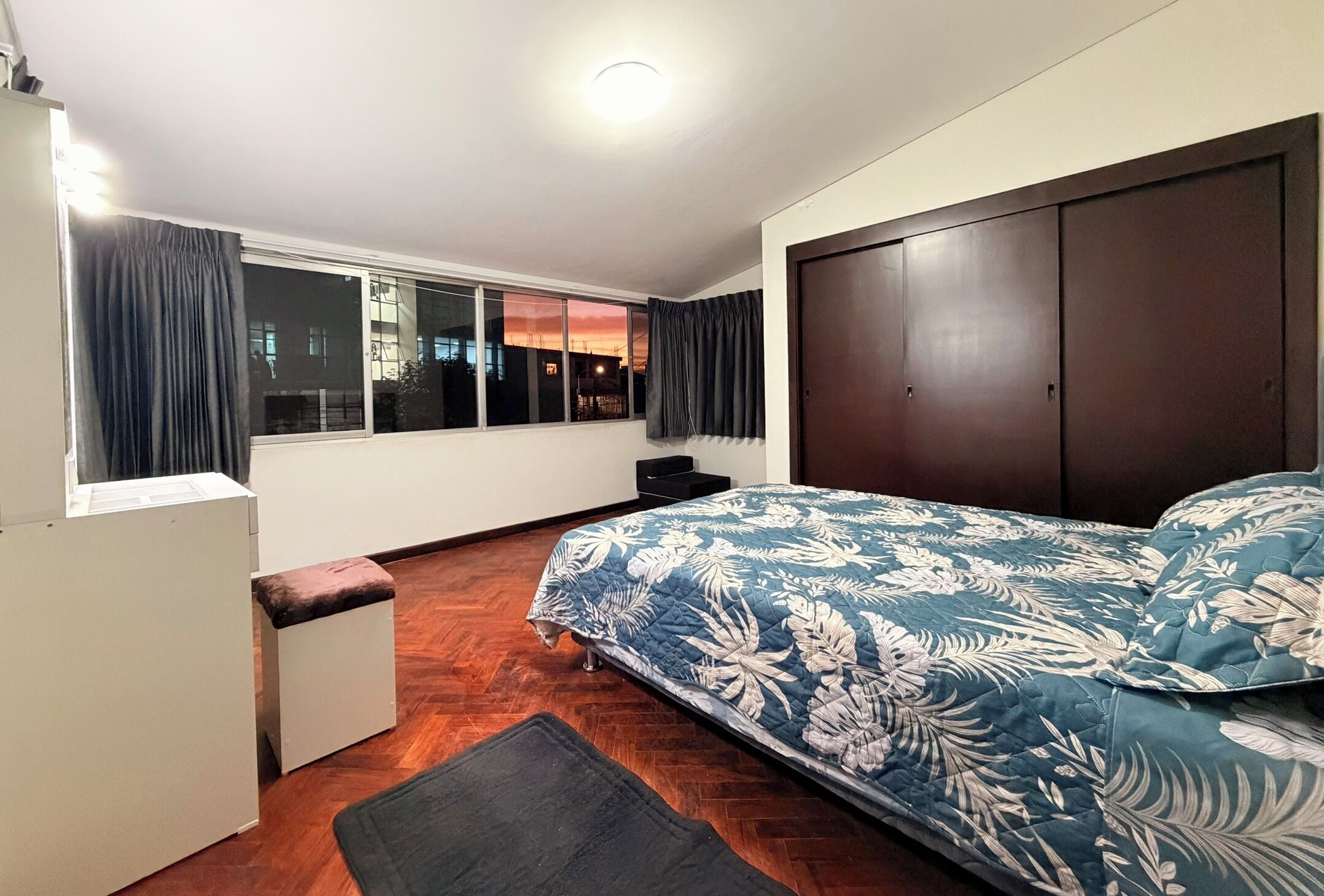 4 bedrooms, desk, iron/ironing board, free WiFi