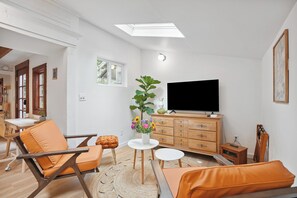 Living area - Garden studio in Laurelhurst (Portland)