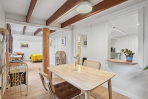 Dining - Garden studio in Laurelhurst (Portland)
