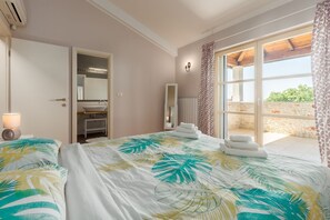 Desk, free WiFi, bed sheets - Mediterranean stone villa with heated private pool, aromatic Mediterranean plants (Sveti Lovrec)