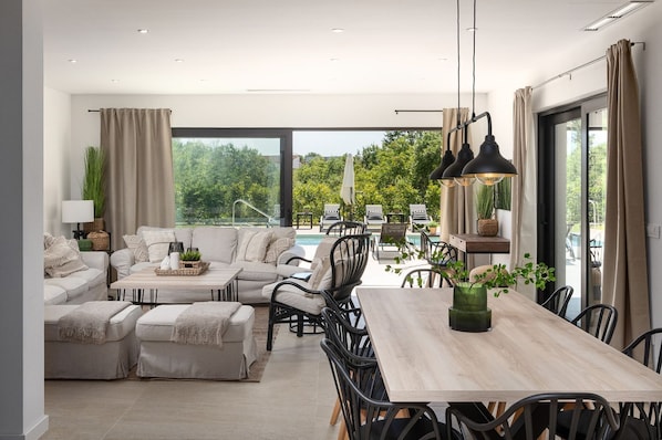 Dining - Stunning villa with private pool, sauna, billiards, table football, exercise bike, BBQ (Porec)