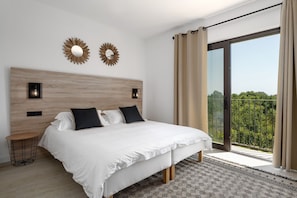 Desk, free WiFi, bed sheets - Stunning villa with private pool, sauna, billiards, table football, exercise bike, BBQ (Porec)