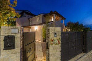 Exterior detail - Picturesque villa with sea view, private pool, billiards, bikes, table tennis (Sveti Lovrec)