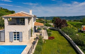 Exterior - Impressive villa on the edge of Parenzana with private pool, baby cot and great views (VIŽINADA)