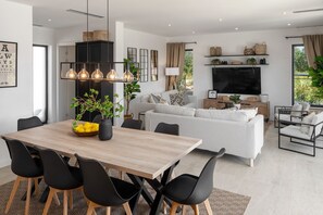 Dining - Extravagant villa with sauna, private pool, billiards, BBQ (Porec)