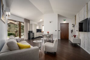 Living area - Unique stone house with private pool, large garden, barbecue, loungers (Višnjan)