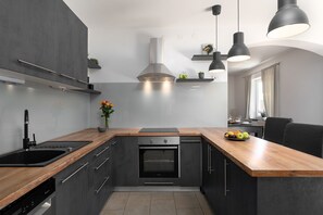 Fridge, microwave, stovetop, dishwasher - Pet-friendly villa with private pool, panoramic views and free entry to the Lanterna holiday resort (Tar)