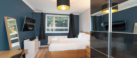 Fer et planche Ă repasser, accĂšs au Wi-Fi (inclus), literie fournie