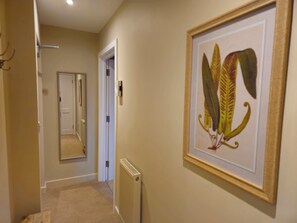 Interior - Stylish, and newly renovated penthouse apartment - Pass the Keys (Shrewsbury)