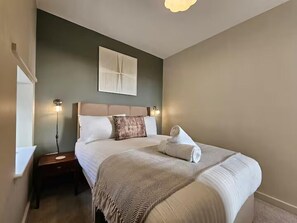 Iron/ironing board, free WiFi, bed sheets - Stylish, and newly renovated penthouse apartment - Pass the Keys (Shrewsbury)