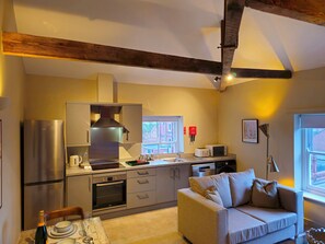 Fridge, microwave, oven, dishwasher - Stylish, and newly renovated penthouse apartment - Pass the Keys (Shrewsbury)