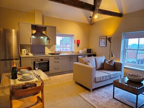 Interior - Stylish, and newly renovated penthouse apartment - Pass the Keys (Shrewsbury)