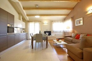 Ping pong - Unique villa with saltwater pool, panoramic views, bikes, trampoline, table tennis (VIŠNJAN)