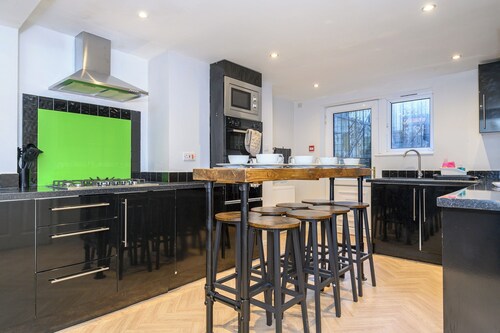 Headingley Hub - 8-Bedroom Home for Large Groups - Pass the Keys