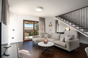 Living area - Picturesque stone villa with private pool, fantastic panoramic views, garden and barbecue (Višnjan)