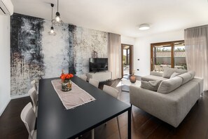 Living area - Picturesque stone villa with private pool, fantastic panoramic views, garden and barbecue (Višnjan)