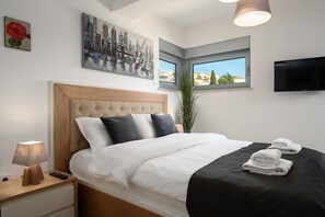 Desk, free WiFi, bed sheets - Luxury apartment with sea view, only 50 metres from the marina and 300 metres from the beach (Vrsar)